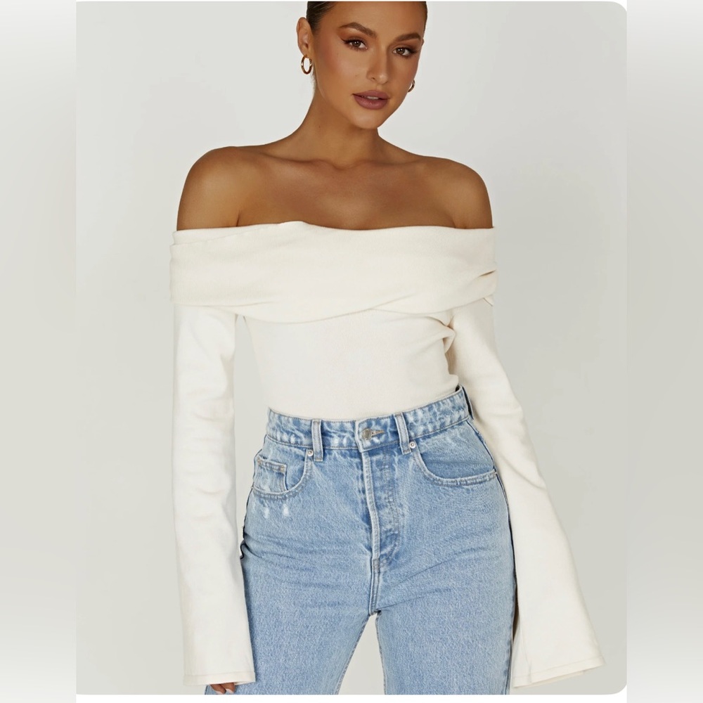 MESHKI OFF THE SHOULDER TWIST TOP